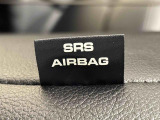 車両側方からの衝撃を緩和するSRSサイドエアバッグ(運転席/助手席)が付いてます
