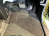 より多くの一般の方へ車を届けれればと思っておりますので同業者様への販売は極力控えさせて頂いております。ご了承下さい。