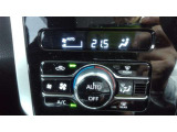 オートエアコン付きなので設定すれば自動的に過ごし易い温度に調整してくれますよ♪