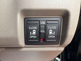 【電動スライドドア】この車両は両側電動スライドドアでございます!外からの開閉はもちろんのこと、車内からも操作ができます!雨の日や両手がふさがっているときに便利です♪