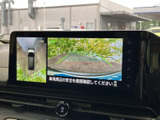 駐車時や後退時に安全をサポートします。リアビューカメラで後方の状況を確認し、スムーズな後退を支援します。
