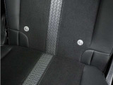 ◆ISOFIX◆シートベルトいらずでチャイルドシートと固定金具を連結するだけでがっちり固定できます。
