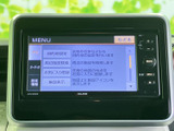 多彩な機能が搭載されたナビゲーションシステムで、目的地設定や音楽再生など、快適なドライブをサポートします。目的地までのルート検索もスムーズに行えます。