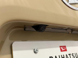 【バックカメラ】 対応モニターを装着することで、駐車時に車両後方の様子を見ることができます。