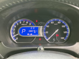 運転に必要な情報を一目で確認できるメーター。シンプルで分かりやすいデザインです。