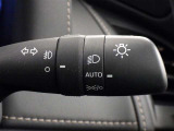 【オートライト】車外の明るさに応じて、自動的にライトの点灯・消灯をしてくれます。