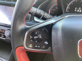 自社整備工場で点検整備をおこなってからお渡ししています。車検が残っている場合は『12ヶ月点検整備』を、車検整備付きの場合は『車検整備』をおこないます。整備費用は車両本体価格に含まれています。