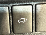 【パワーバックドア】スマートキーや運転席のボタンを押すだけでリアゲートが自動で開閉します!荷物を持っている時や、高い位置にあるバックドアを閉める際に便利な機能です♪