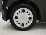◆純正ホイール装着車◆シンプルなデザインのホイールキャップ付きです。