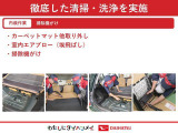 専用のエンジンクリーナーで全体に噴霧し汚れを浮かします。ボンネット裏などの汚れを中心にブラシがけを行い、洗浄しエアブローで仕上げております。