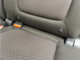 ◆ISOFIX◆シートベルトいらずでチャイルドシートと固定金具を連結するだけでガッチリ固定できます。