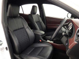 高いホールド性で運転姿勢が安定します。長距離ドライブでも疲れにくいのが魅力です。快適なドライビングライフをお送りください♪