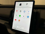アプリのインストールで機能を増やしたり、アイコンの位置を自在に移動したりと、まさにスマートフォン同様の操作が可能です。 AppleCarPlayやAndroidAutoに対応しております。