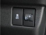 ◆シートバックテーブル◆フロントシートの背面に後席用のテーブルがついています。小物が置けて!カップホルダーもあります、ドライブ中や休憩時にも便利なテーブルです。