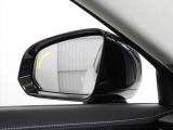ドアミラーの鏡にはLEDが組み込まれており、車両両脇の後方から車両が接近した際には点滅して知らせることが可能です