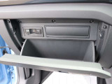 認定中古車保証1年間距離無制限の保証とロードアシスタンスサービスが全車に付帯されています。また、1年間または2年間の延長保証(有償)もご利用いただけます。