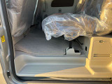 フロアマットも綺麗にクリーニングして納車しております!