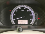 シンプルで分かりやすいメーターデザイン。視認性が高く、運転中の情報把握をスムーズにします。