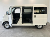 お客様にぴったりなおクルマをお選びいただけますように様々な展示車をご用意致しております!ダイハツの軽自動車だけではなく、他メーカー車やコンパクトカー・ミニバンなども数多く取り揃えております!