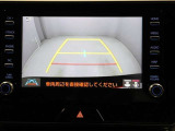 バックモニター装着車は後退時の強い味方です♪車庫入れや縦列駐車の際、後退操作の参考になるガイドラインをナビ画面に表示します。