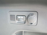 トランク100V電源(100Wです)  トランクシガーソケット