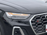 ●マトリクスLEDヘッドライト『高度な照明技術を使用した車両のヘッドライトです。この技術は、複数のLEDを用いており、車両の周囲の状況に応じて光のパターンを動的に調整します。』