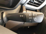 ☆オートライト機能☆車外の明るさに応じて自動的でヘッドランプを点灯および消灯します。夕暮れ時やトンネルなどで便利です!