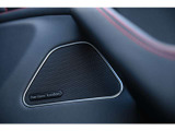 臨場感あふれるHarman Kardonのプレミアムサウンドシステムを搭載。クリアで奥行きのある高音質が車内を包み込み、ワンランク上のドライブ体験を演出します。