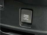 ◆12V電源ソケット◆スマートフォンの充電等にも便利な電源ソケット!使いやすい場所に装備されています。