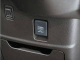 ◆12V電源ソケット◆スマートフォンの充電等にも便利な電源ソケット!使いやすい場所に装備されています。
