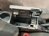品質へのこだわり!フロアマットやシートなど車内をキレイに清掃し、ニオイや汚れなどを徹底的にクリーニングしてもらっております。室内はピカピカです☆