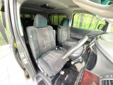 運転席シート廻りは使用感も少なく、良好な状態となっています。前オーナー様が丁寧に使っていたことがよくわかりますね。