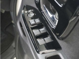 ◆パワーウィンドウスイッチ◆運転席から全席の窓の開閉操作を行うことが出来いつでも換気ができます!