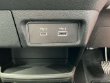 USB端子がタイプAとタイプCの二種類付いています!機器の充電だけではなく、ナビに接続することも可能なので、ポータブルオーディオなどを充電しつつ音楽を楽しんでいただくことも可能です。