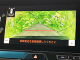 高画質のモニター画面で、安全確認をサポートします。周囲の状況を把握しやすく、運転をより安心へと導きます。