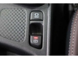 電動パーキングブレーキを搭載。スイッチ操作でパーキングブレーキを作動・解除することが可能ですので、操作の力が不要ですよ♪