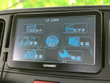 お好みの音楽や映像コンテンツを手軽に楽しめます。ラジオ、CD、USBなど、多様なメディアに対応し、飽きのこないエンターテインメントを提供します。