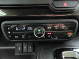 オートエアコン付いてますので快適温度に調整できます!!運転席と助手席シートヒーターが付いてます!!