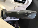 ☆オートライト機能☆車外の明るさに応じて自動的でヘッドランプを点灯および消灯します。夕暮れ時やトンネルなどで便利です!