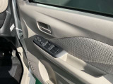 運転席側のドア部。パワーウィンドーのスイッチになります。