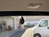 自社整備工場で点検整備をおこなってからお渡ししています。車検が残っている場合は『12ヶ月点検整備』を、車検整備付きの場合は『車検整備』をおこないます。整備費用は車両本体価格に含まれています。