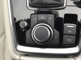コマンダーコントロール。スイッチを探すことなく自然に手を下した位置に配置。手元を見ることなく、各種操作が行えます。