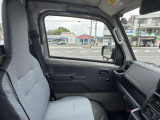 助手席も広々快適です!ぜひ1度ご来店いただきご乗車ください!