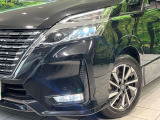 【LEDヘッドライト】悪天候や夜間走行時も良好な視界を確保し安心して運転できる高輝度LEDヘッドライトを装備!点灯速度が早く、消費電力も抑えられています。