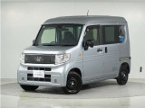 EVは車外に聞こえる音も、屋内や地下に乗り入れても気にならないくらい静かです。早朝や夜間でも、走行音と停車中の音を心配する必要はなく、運転する人の気持ちを軽くします。