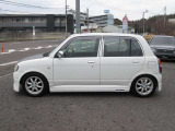 車両、磨きコーティング済みで目立つ傷凹みなく、全体的に艶があり大変キレイで年式を感じさせない良好なコンディションです。