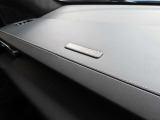 本国イギリスのヘセル工場で生産されるエミーラ。ダッシュボードには『First Edition』のプレートが貼られています。