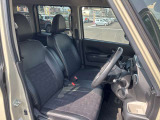 毎日過ごす運転席は要チェック。シートのへたり・擦れ、視界のイメージまで伝わる重要ポイント。