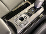 バッテリーチャージモードを使用すれば、エンジンで発電した電気をバッテリーに充電可能!機能の詳細は展示店舗までお尋ねください。