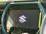 使いやすいインターフェースで、スムーズな操作を実現。スマートフォンとの連携機能も搭載し、快適なドライブをサポートします。目的地設定も簡単。